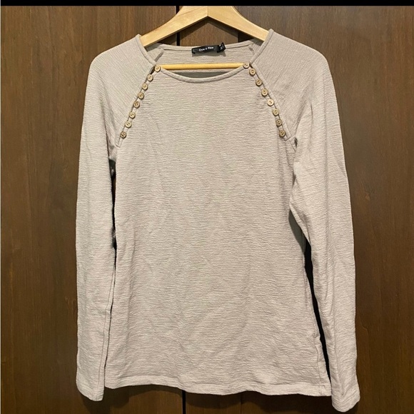 Doe & Rae Tops - DOE & RAY Button-Detail Top Size M